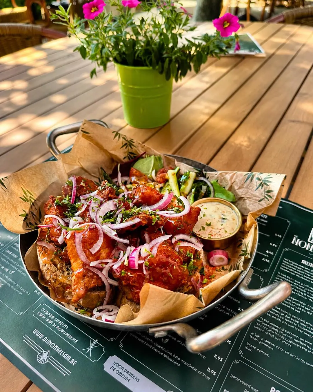 Lunch op het terras van Bij Nonkel Sam